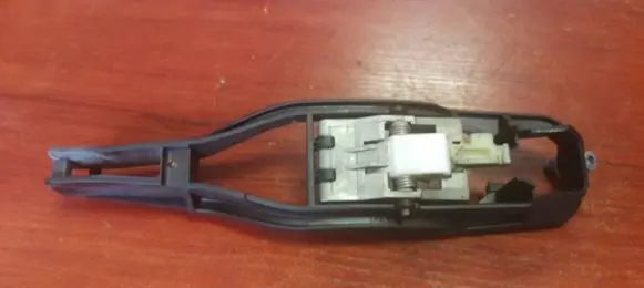 BMW 3 E46 Front door exterior handle/bracket 8216121