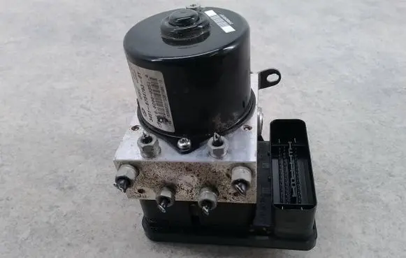 BMW 3 E90 E91 ABS Pump 67847636784764