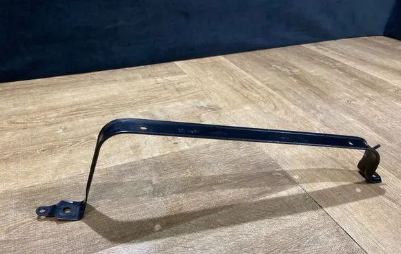 Fuel tank mounting bracket
