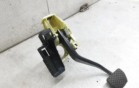 BMW 5 F10 F11 Brake pedal 677536804