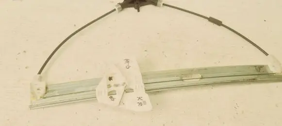 Front window lifting mechanism without motor