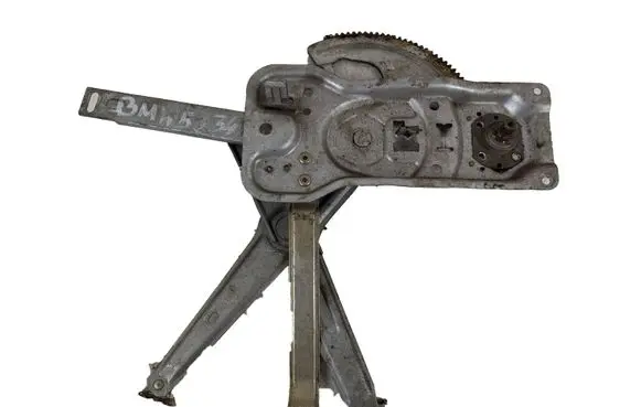 Rear door manual window regulator