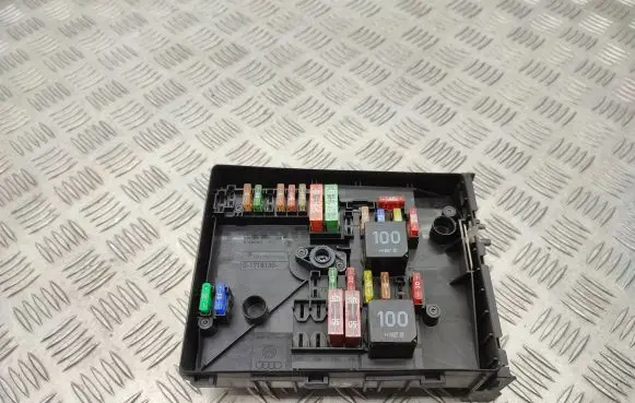 Volkswagen Tiguan Fuse module 1K0937125D