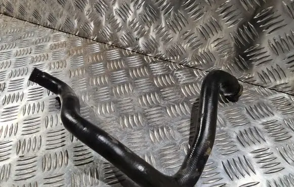 Engine coolant pipe/hose