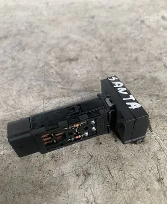 Hyundai Santa Fe Windscreen/window heater switch 202002962