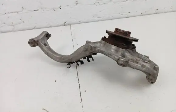 Audi A4 S4 B9 Front wheel hub 8W0407560 8W0407242F DECDB75