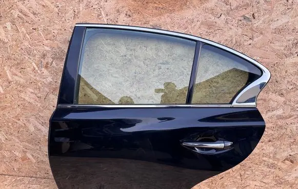 Infiniti Q50 Rear door 