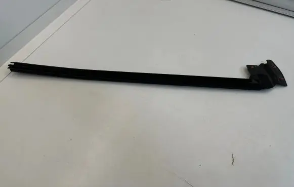 Tesla Model Y Rubber seal front door window/glass 150006300F