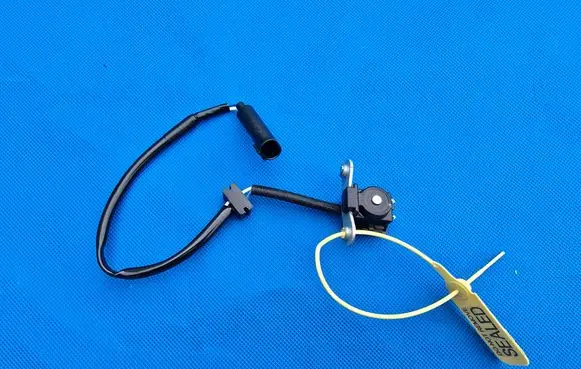 BMW 8 E31 Windshield washer spray nozzle 8365385