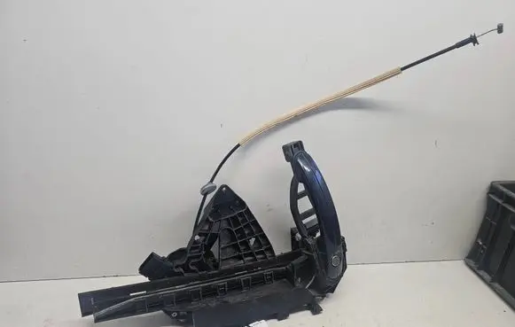 Ford Focus C-MAX Front door lock 3M51R21979