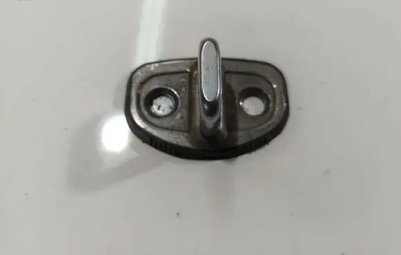 Skoda Octavia Mk2 (1Z) Rear door lock loop/hook striker