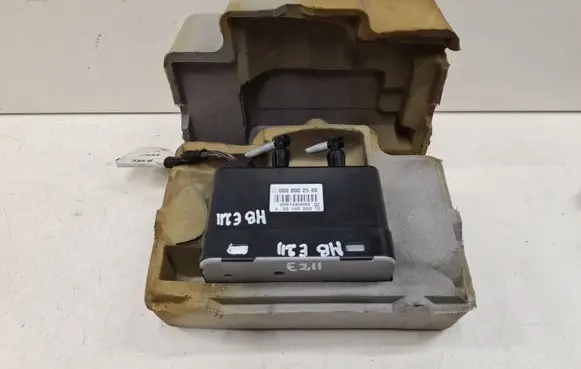 Mercedes-Benz E W211 Central locking vacuum pump 0008002548 A3510020010 2061280092