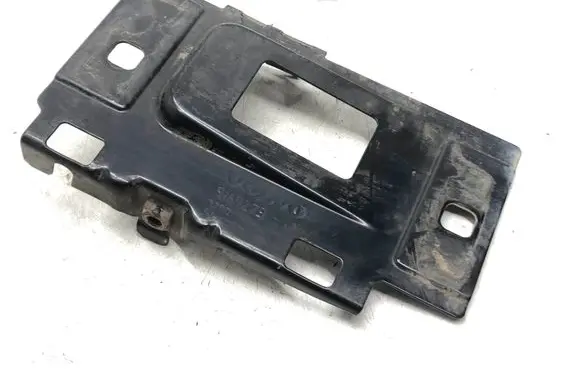 Front bumper mounting bracket