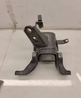 Toyota Auris E180 Engine mount bracket
