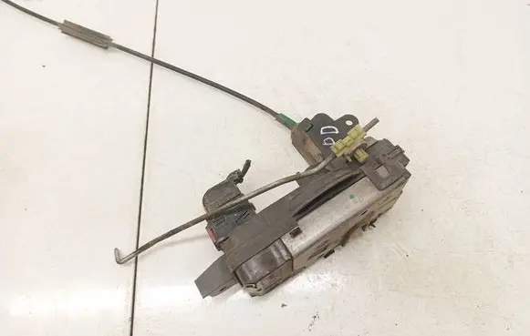 Opel Astra H Front door lock 13210749