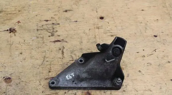 BMW 7 E65 E66 Engine mounting bracket 6770005