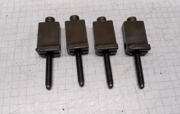 Volkswagen Touran I Fuel Injector clamp holder