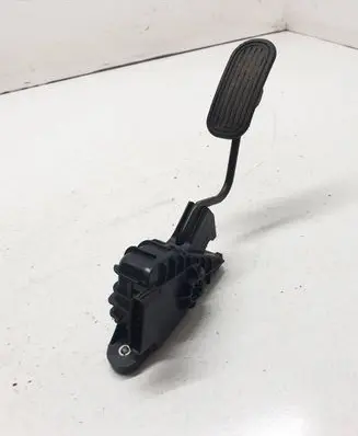 Accelerator throttle pedal