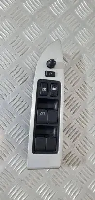 Nissan Murano Z51 Quarter vent window switch 