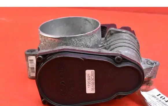 Hyundai Sonata Throttle body valve 351003C200