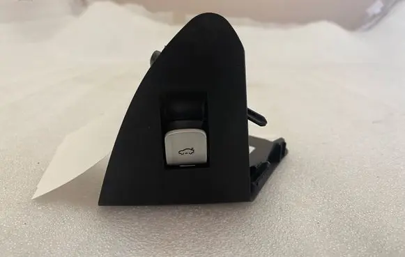 Tailgate opening switch
