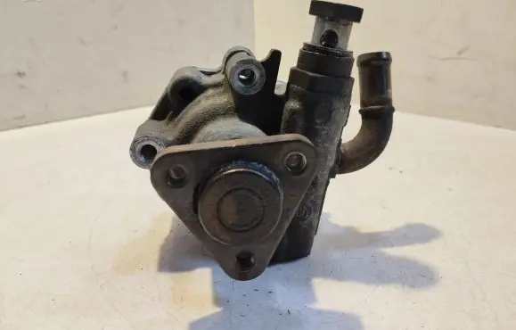 Audi A4 S4 B5 8D Power steering pump 8D0145177