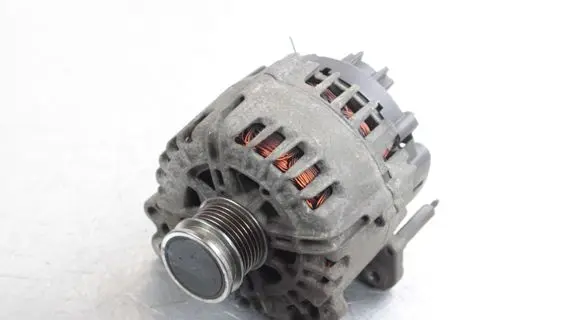 Volkswagen Golf VII Generator/alternator 04E903023K