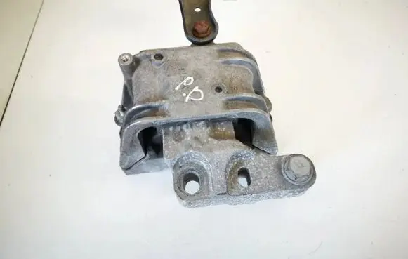Volkswagen PASSAT B6 Engine mount bracket 1k0199262