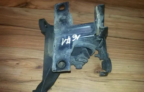 Ford Mondeo MK II Engine mount bracket 97bb7m124aa