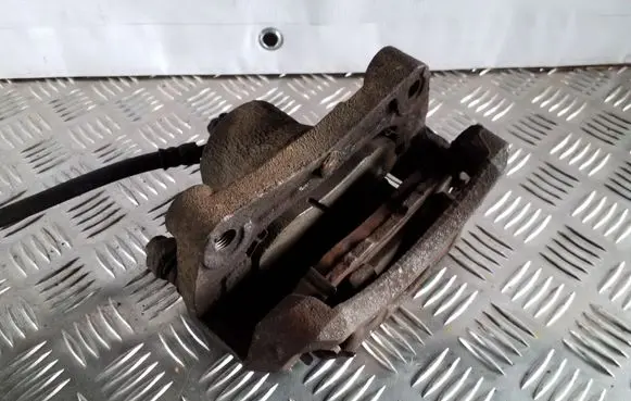 Nissan Juke I F15 Front brake caliper