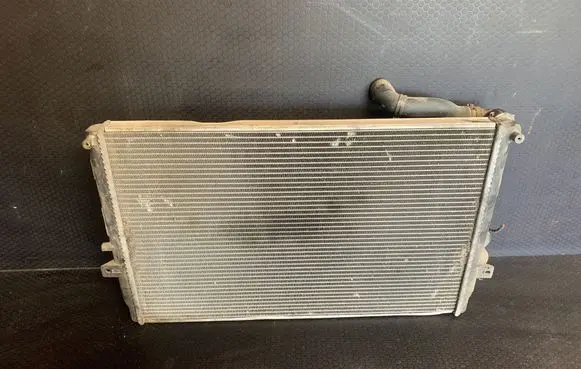 Seat Leon (1M) Coolant radiator 4B0121251 15378852