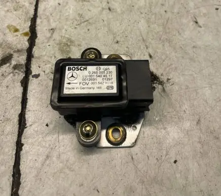 Mercedes-Benz E W210 ESP acceleration yaw rate sensor 0015429018 0265005230