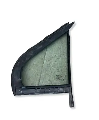 Toyota Yaris Front triangle window/glass 682150D050