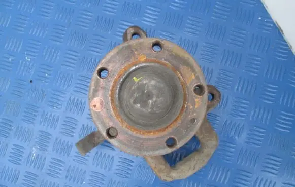Volkswagen PASSAT B5 Front wheel hub spindle knuckle
