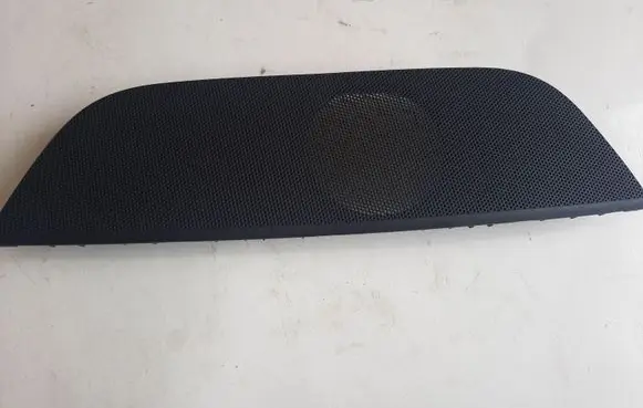 Audi Q3 8U Dash center speaker frame 8U1857735