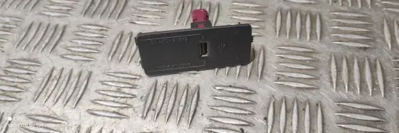 Volvo S90, V90 USB socket connector 31389705