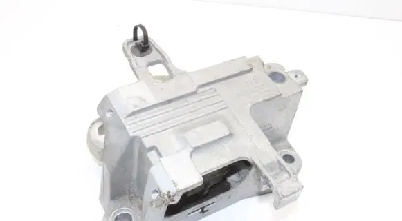 Volvo XC40 Engine mount bracket 32267915