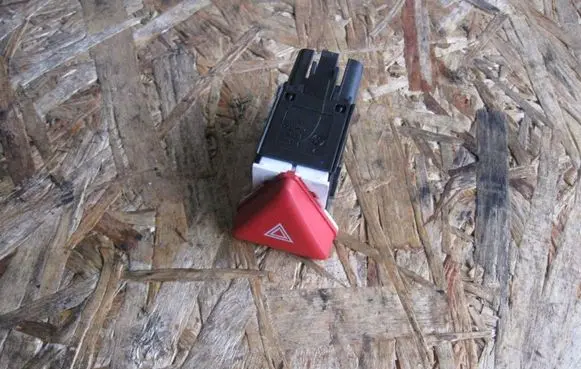 Volkswagen Jetta V Hazard light switch 1K0953509A