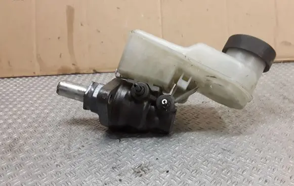 Toyota Yaris Master brake cylinder