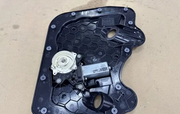 Audi A8 S8 D4 4H Front door soft close latching motor 4F0837060 422150056