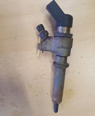 Fuel injector