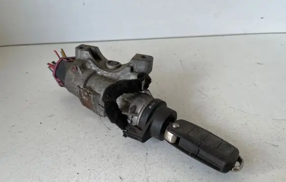 Volkswagen PASSAT B5 Ignition lock 4B0905851C