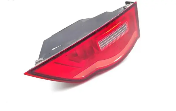 Tailgate rear/tail lights