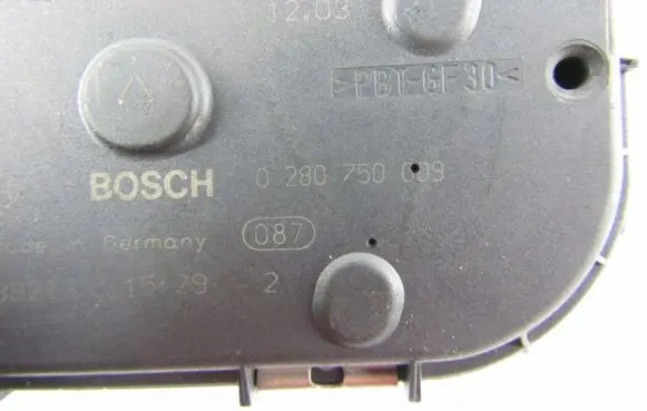Volkswagen PASSAT B5.5 Electric throttle body valve 06B133062M