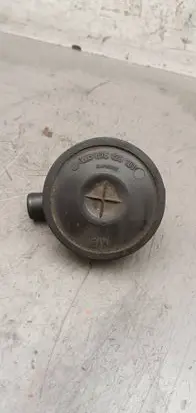 Audi 80 90 B3 Breather valve 076129101