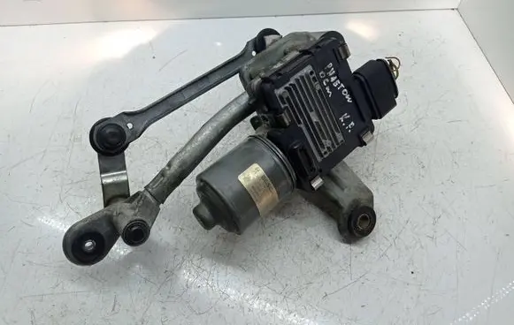 Volkswagen Phaeton Front wiper linkage and motor 0390241916 3D1955116A