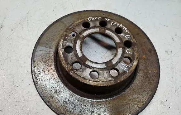 Volkswagen Golf Sportsvan Rear brake disc