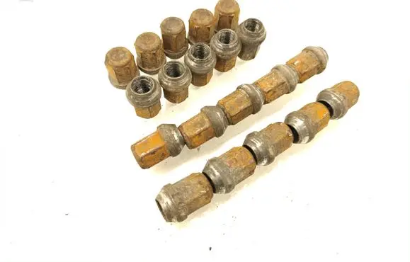 Land Rover Evoque I Nuts/bolts 