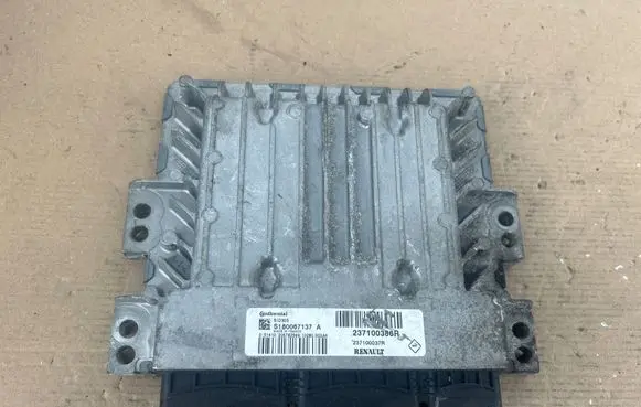 Nissan Qashqai Engine control unit/module 237100386R S180067137A 237100037R