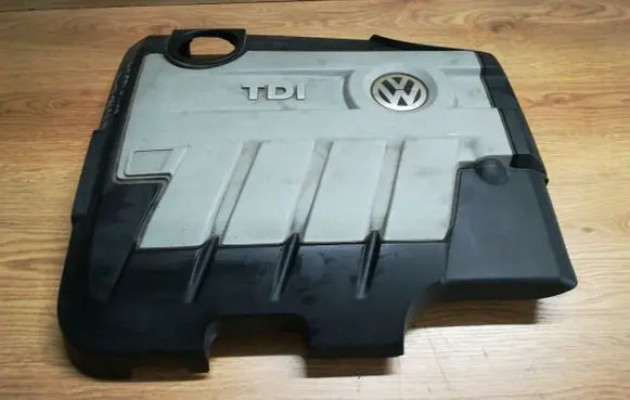 Volkswagen PASSAT B6 Engine cover (trim) 03L103925C 03L103925